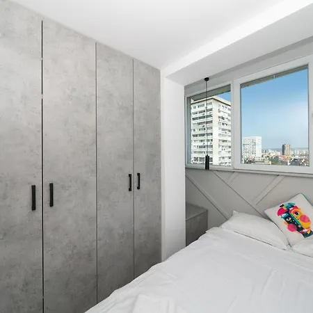 Lazur Sea View Апартамент *